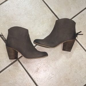 BP Trott Booties: Dark Gray/Taupe with Tassel Zips